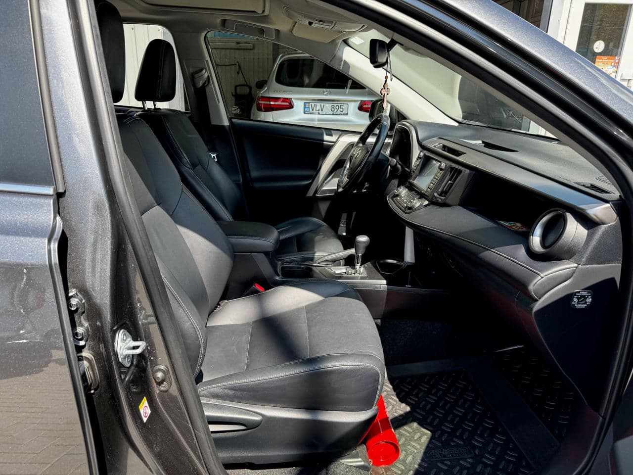2018 Toyota Rav-4 — Miniatură 5