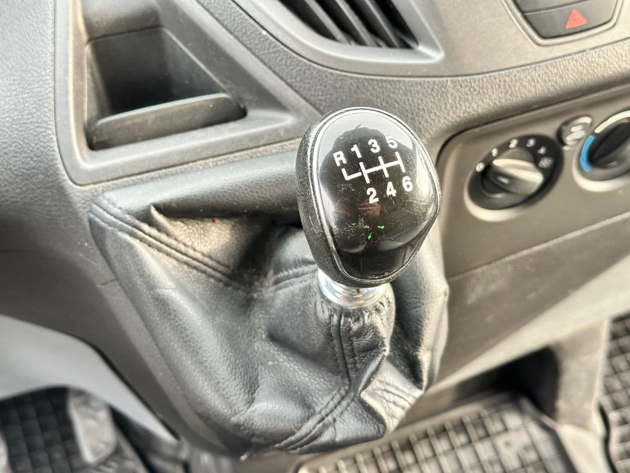 2014 Ford Transit — Miniatură 13