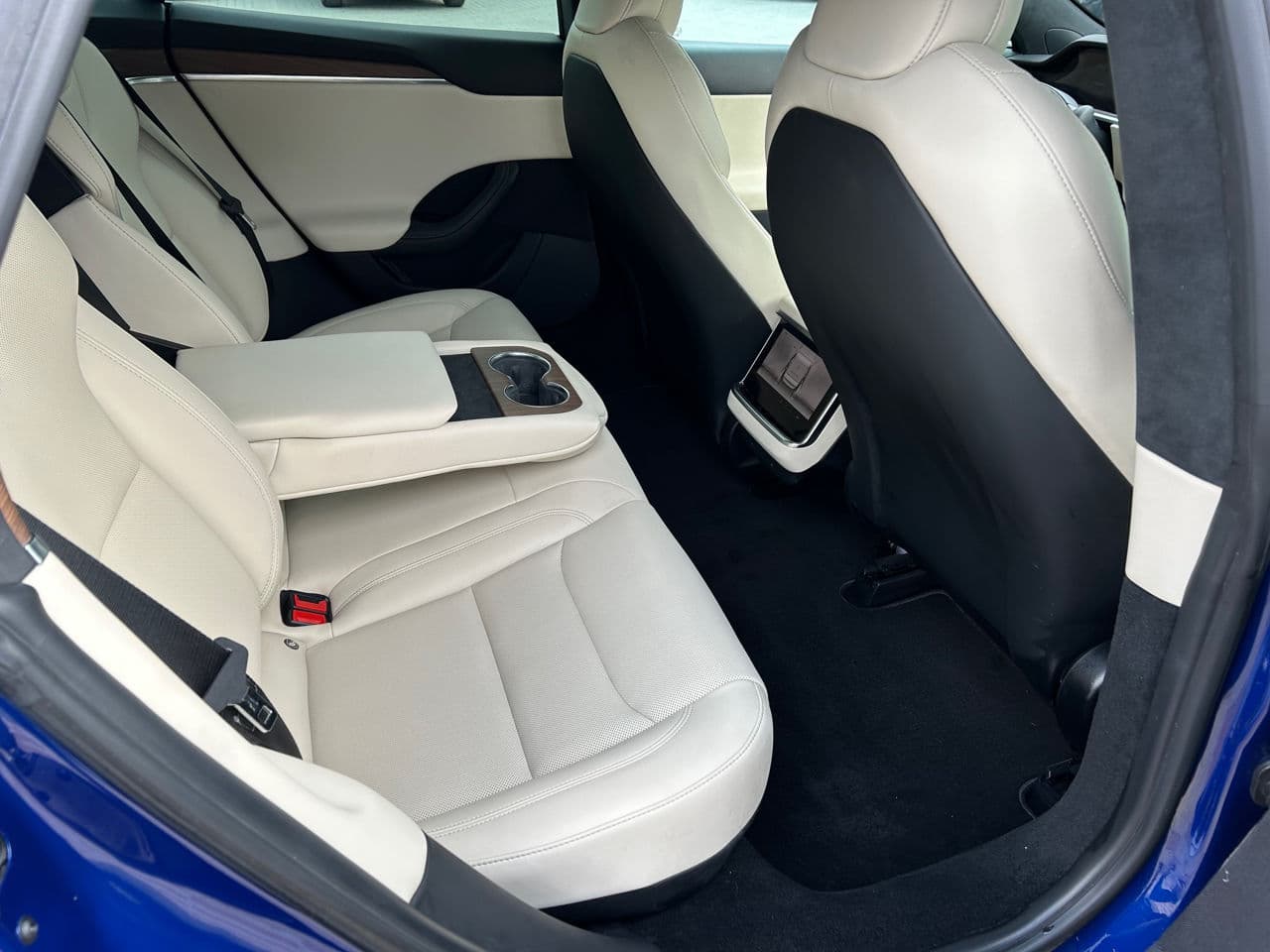 2022 Tesla Model S Plaid — Miniatură 17