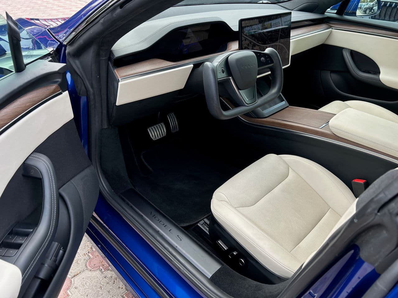 2022 Tesla Model S Plaid — Miniatură 5