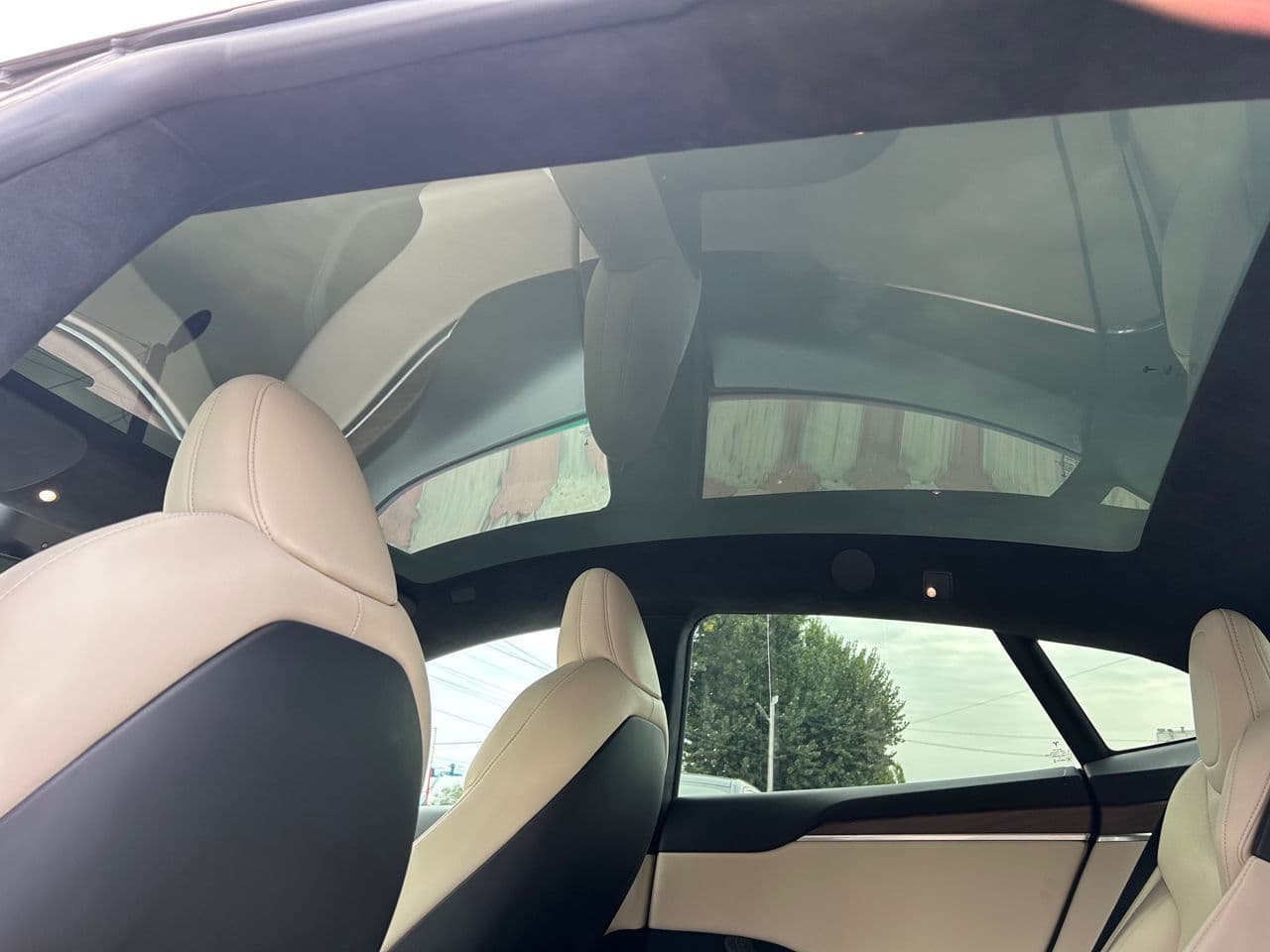 2022 Tesla Model S Plaid — Miniatură 18