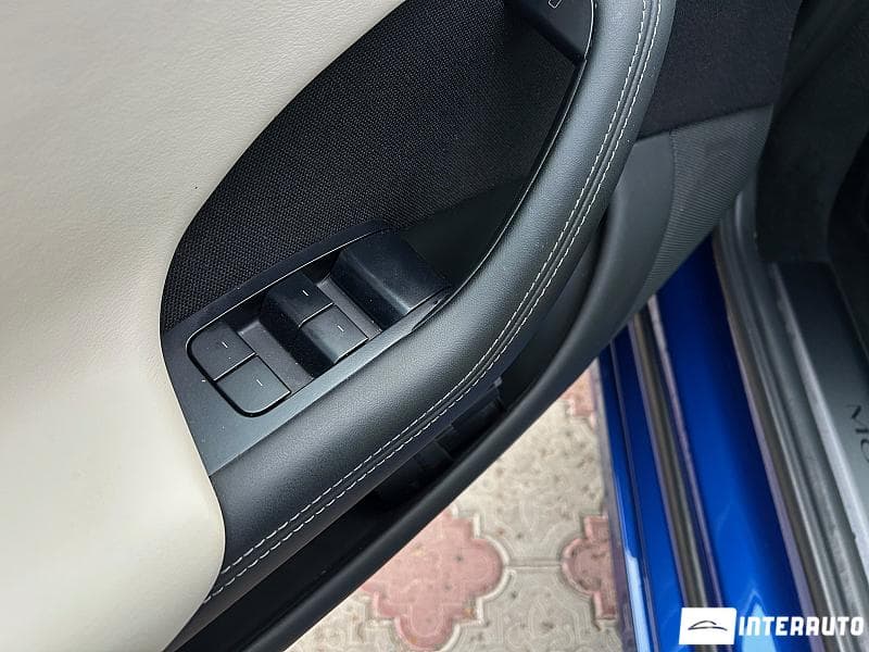 2022 Tesla Model S Plaid — Miniatură 6
