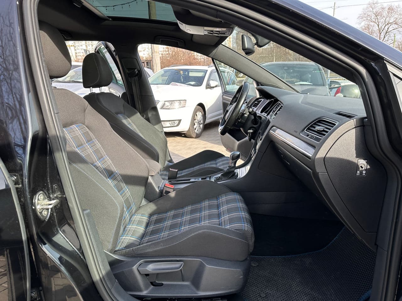 2015 Volkswagen Golf GTE — Miniatură 16