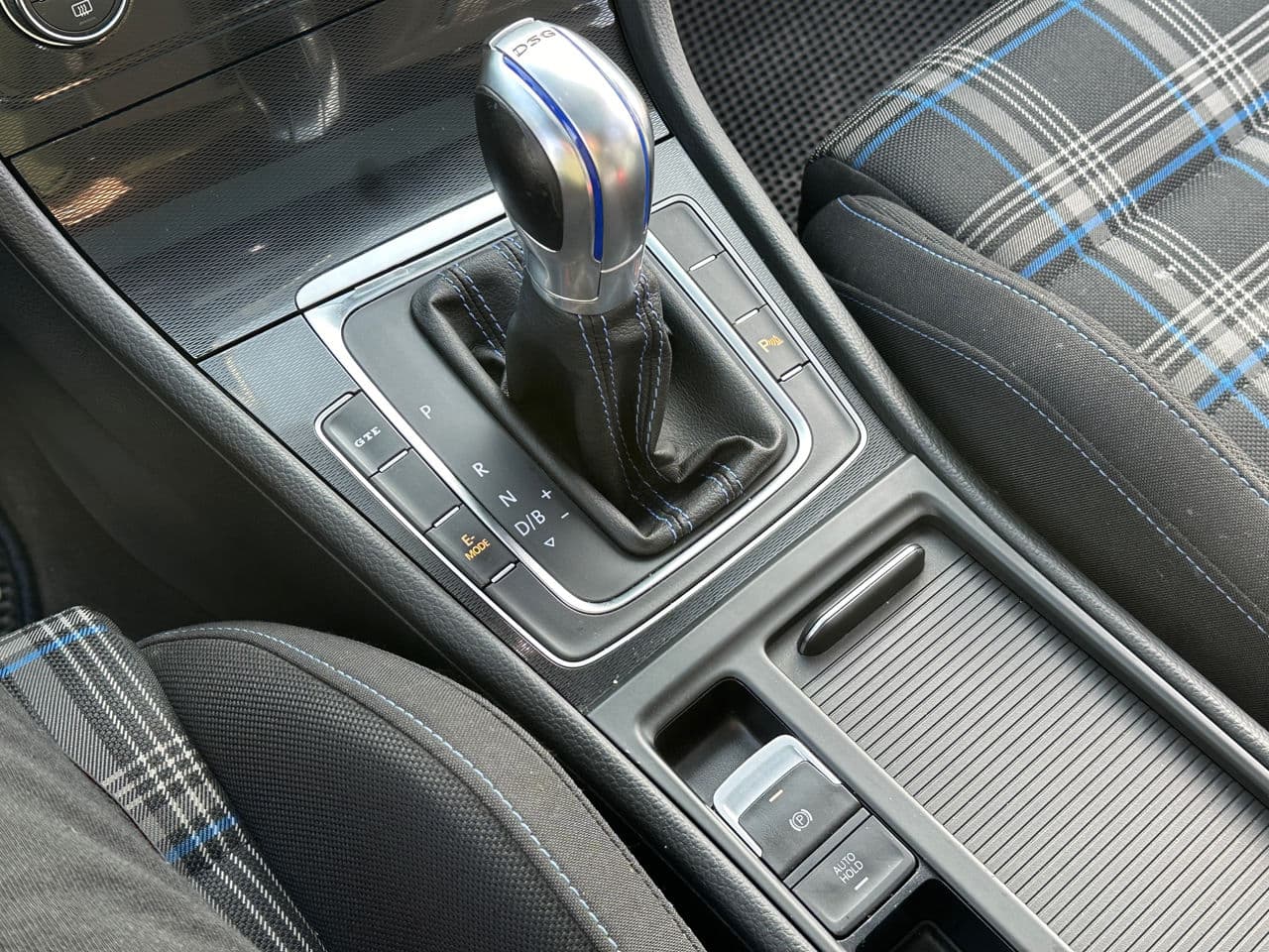 2015 Volkswagen Golf GTE — Miniatură 15