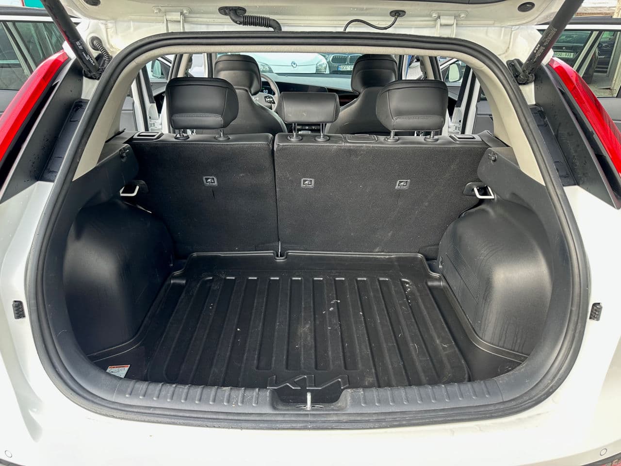 2023 Kia Niro — Miniatură 24