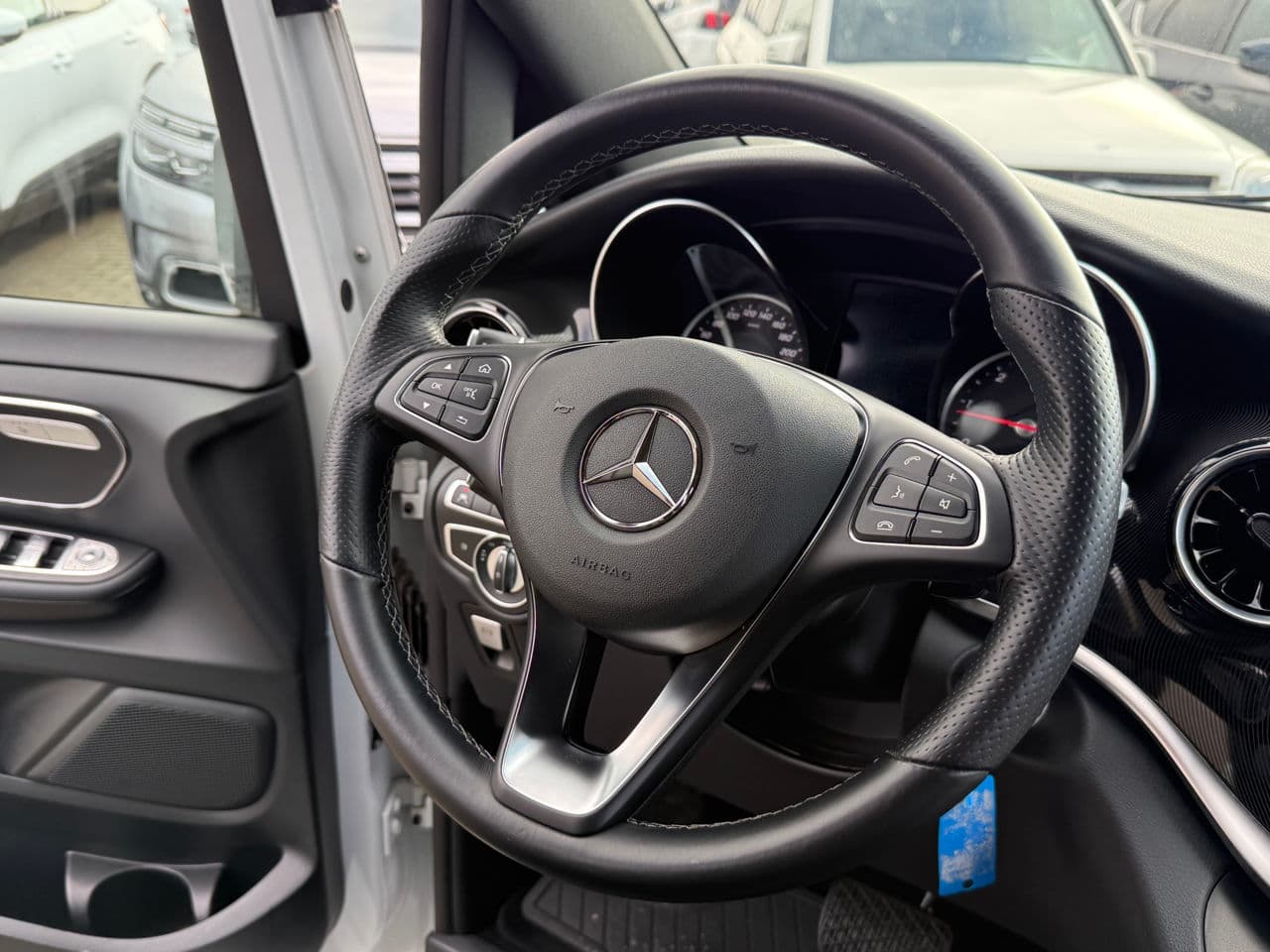 2021 Mercedes V 220 — Miniatură 7