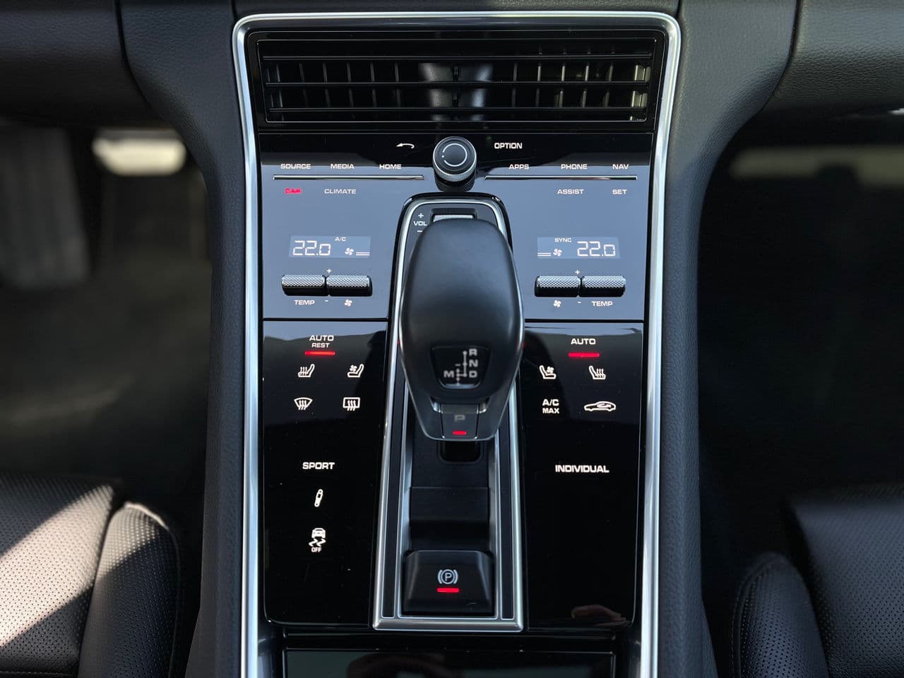 2019 Porsche Panamera 4 — Miniatură 21