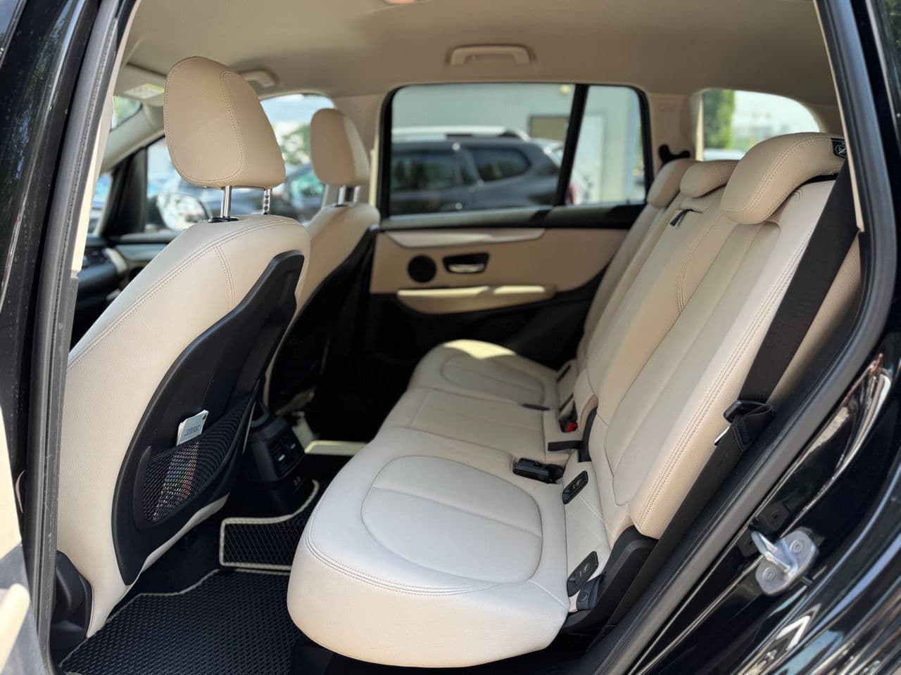 BMW 216d 2018 — Миниатюра 9