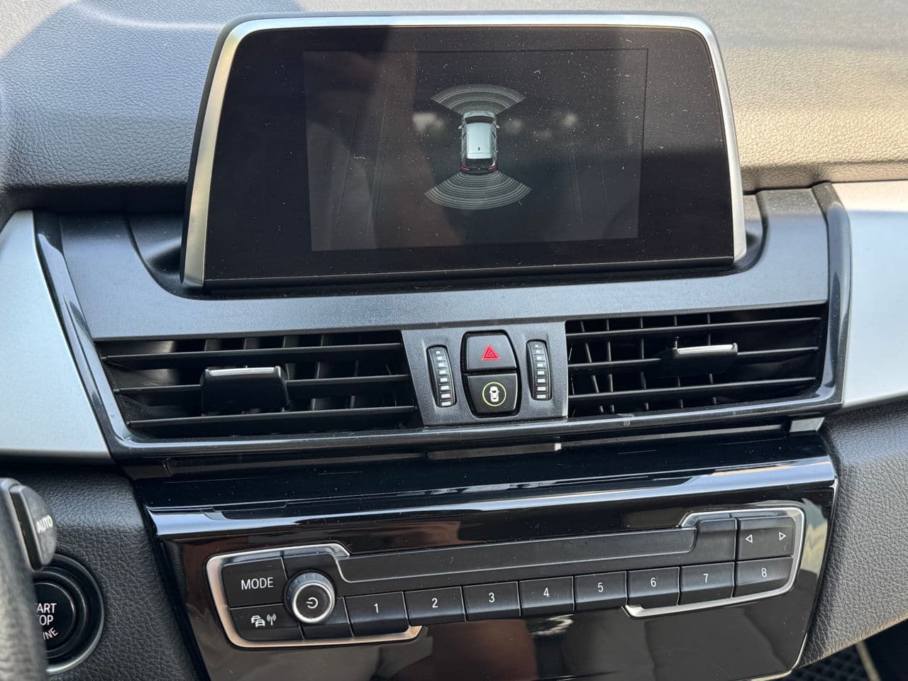 BMW 216d 2018 — Миниатюра 13