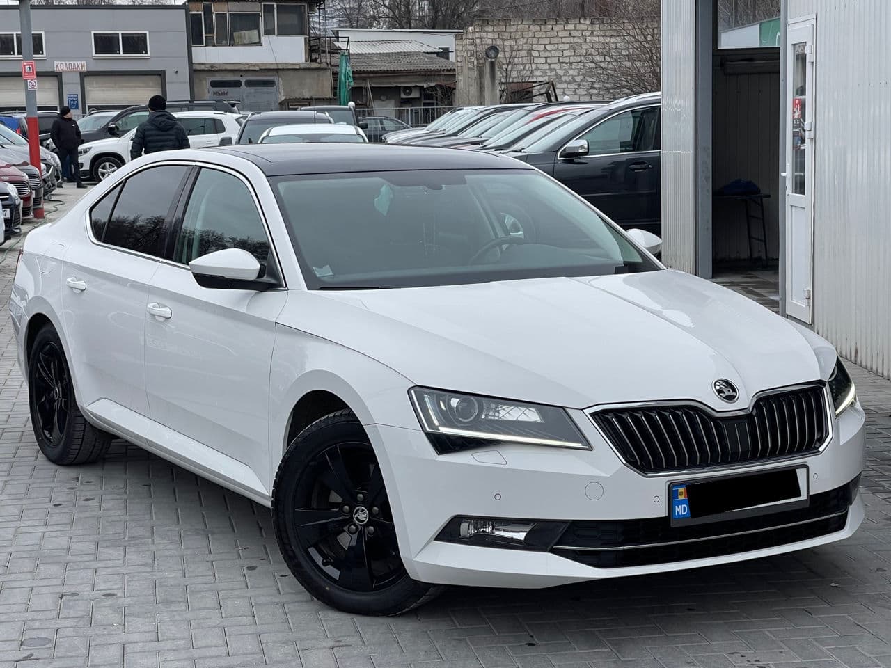 2018 Skoda Superb — Miniatură 2