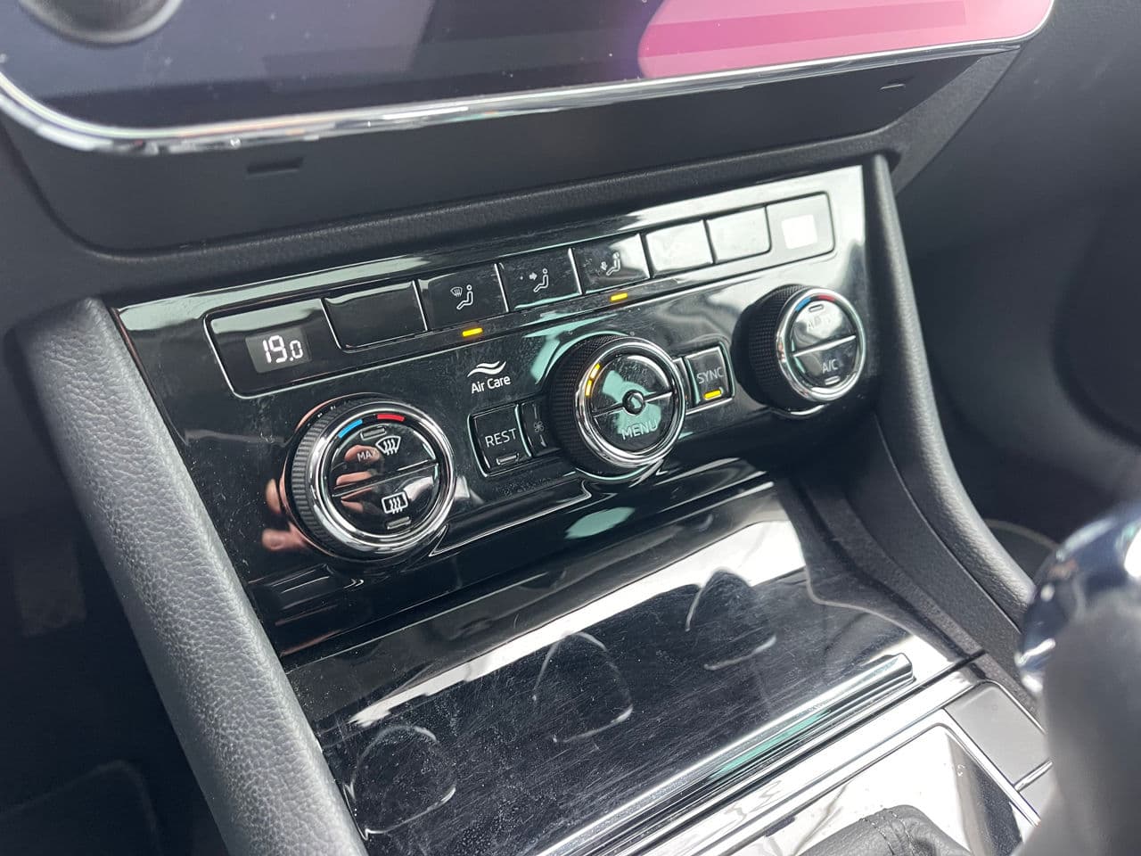 2018 Skoda Superb — Miniatură 11