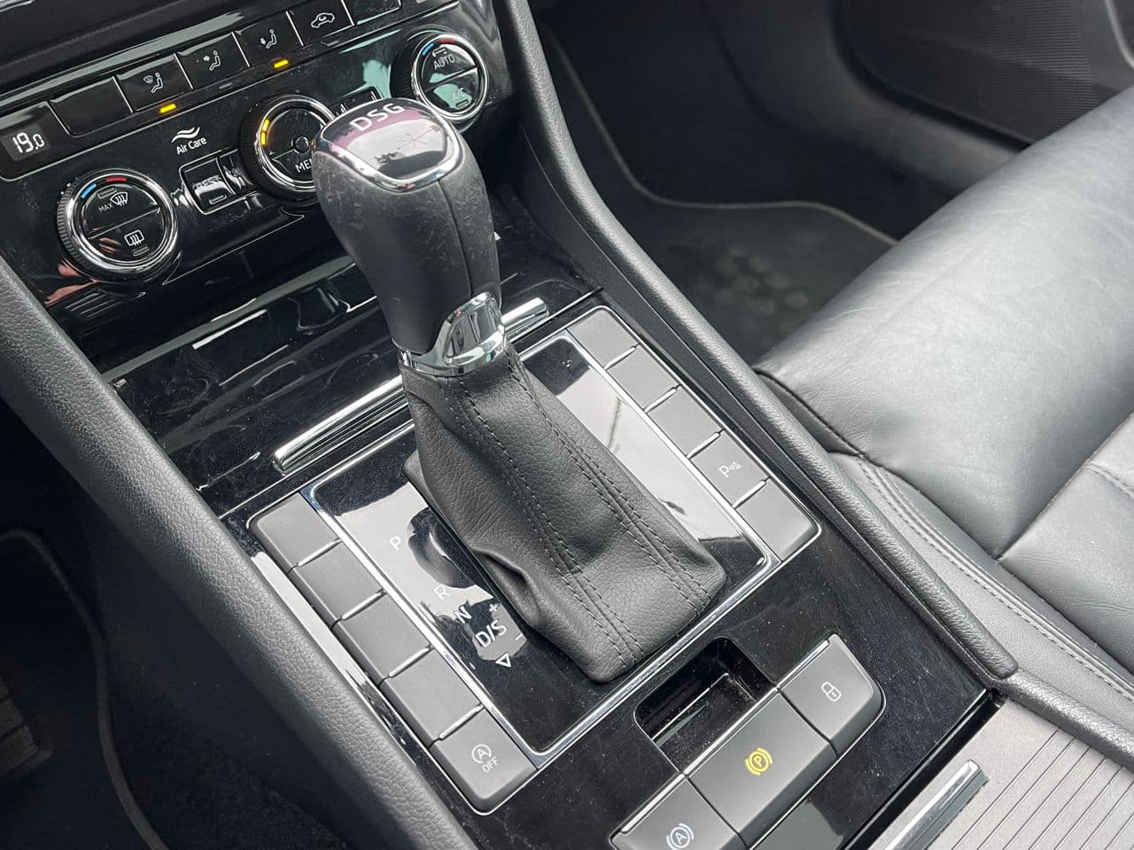 2018 Skoda Superb — Miniatură 12