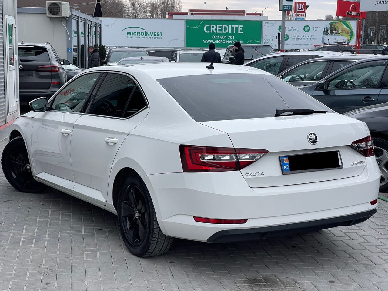 2018 Skoda Superb — Miniatură 3