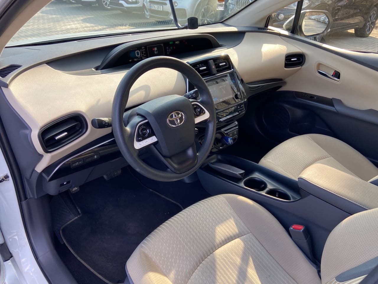 2016 Toyota Prius — Miniatură 7