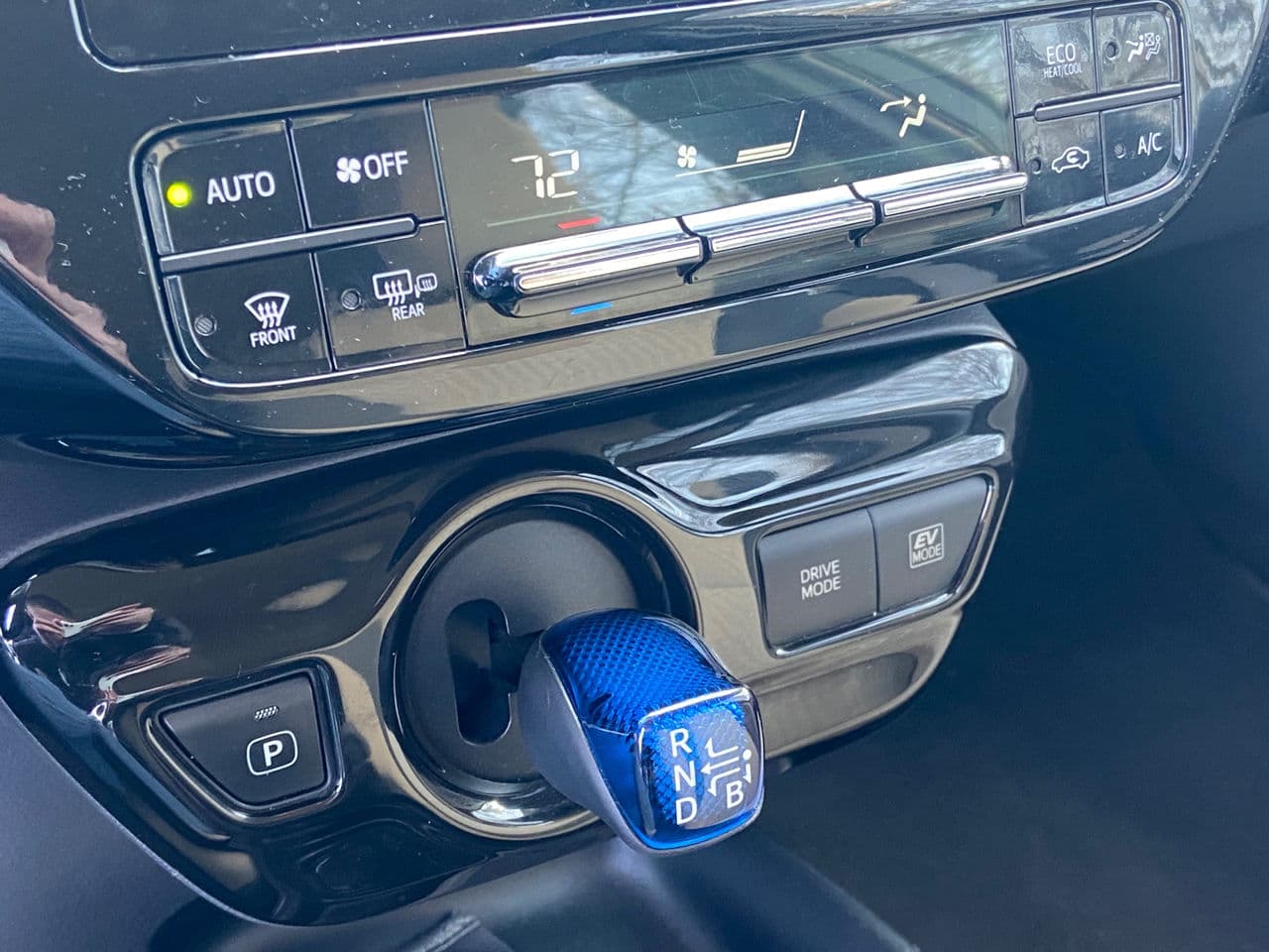 2016 Toyota Prius — Miniatură 12