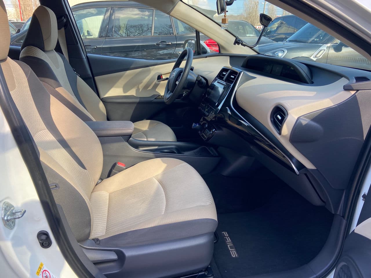 2016 Toyota Prius — Miniatură 16