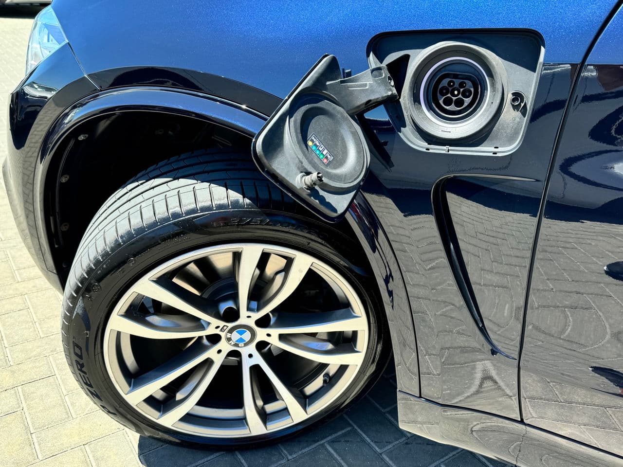 BMW X5 4.0e 2016 — Миниатюра 17