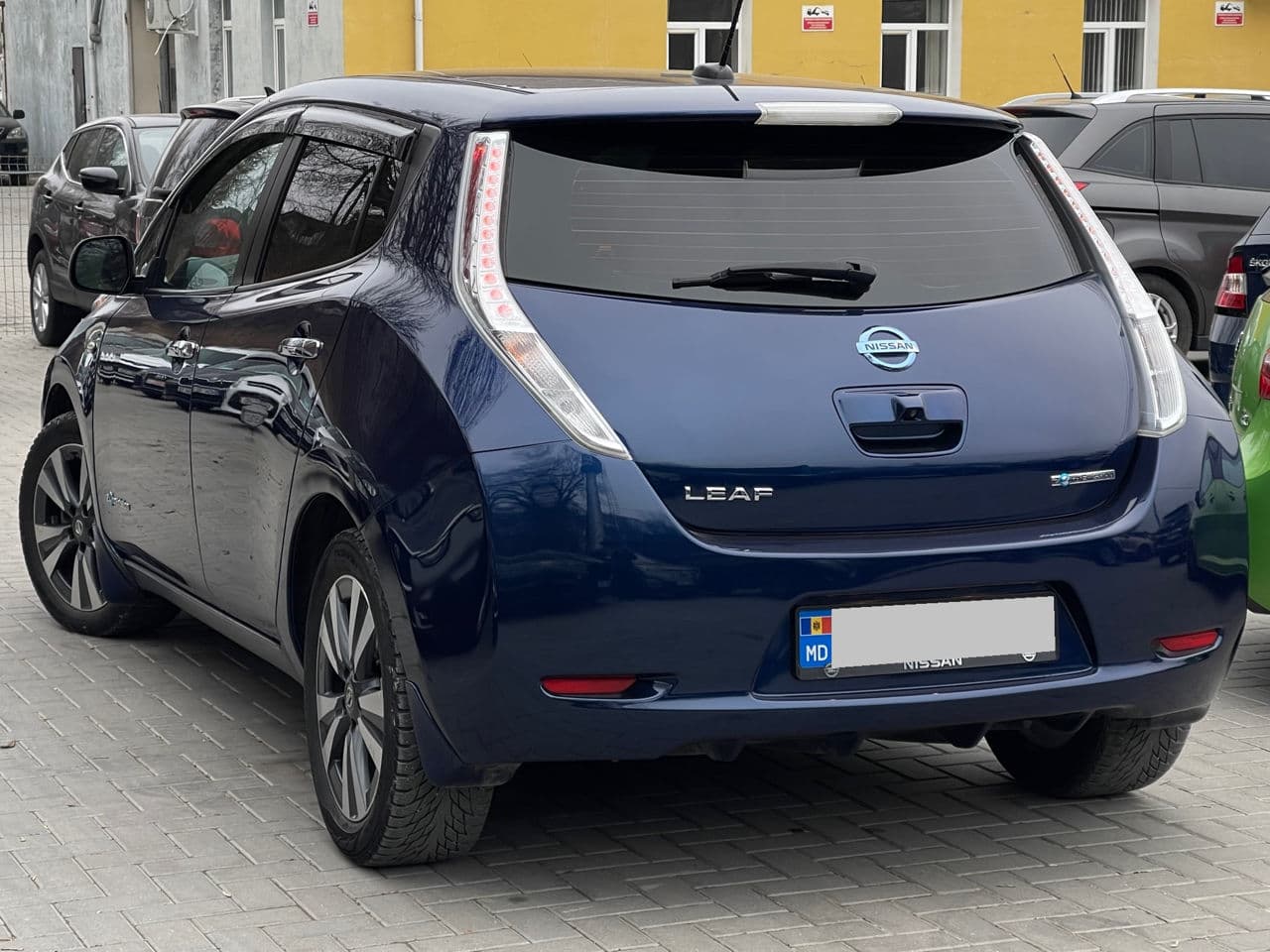 2016 Nissan Leaf — Miniatură 4