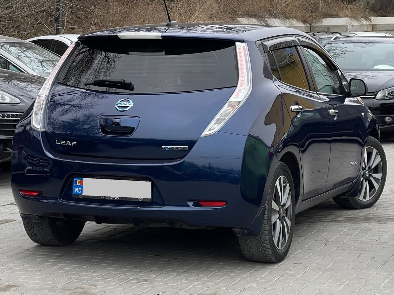 2016 Nissan Leaf — Miniatură 2