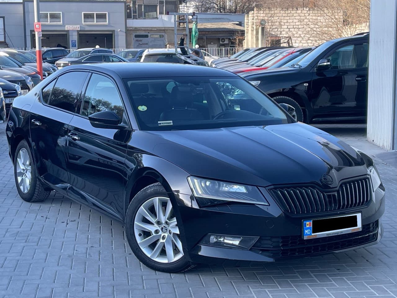 2017 Skoda Superb — Miniatură 2