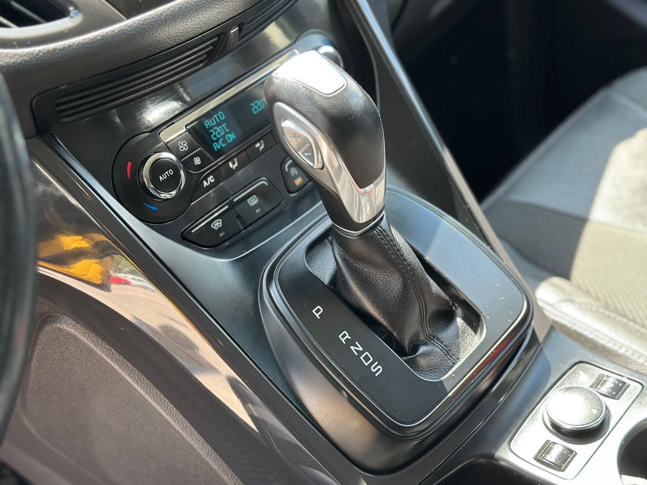 2015 Ford Kuga — Miniatură 14
