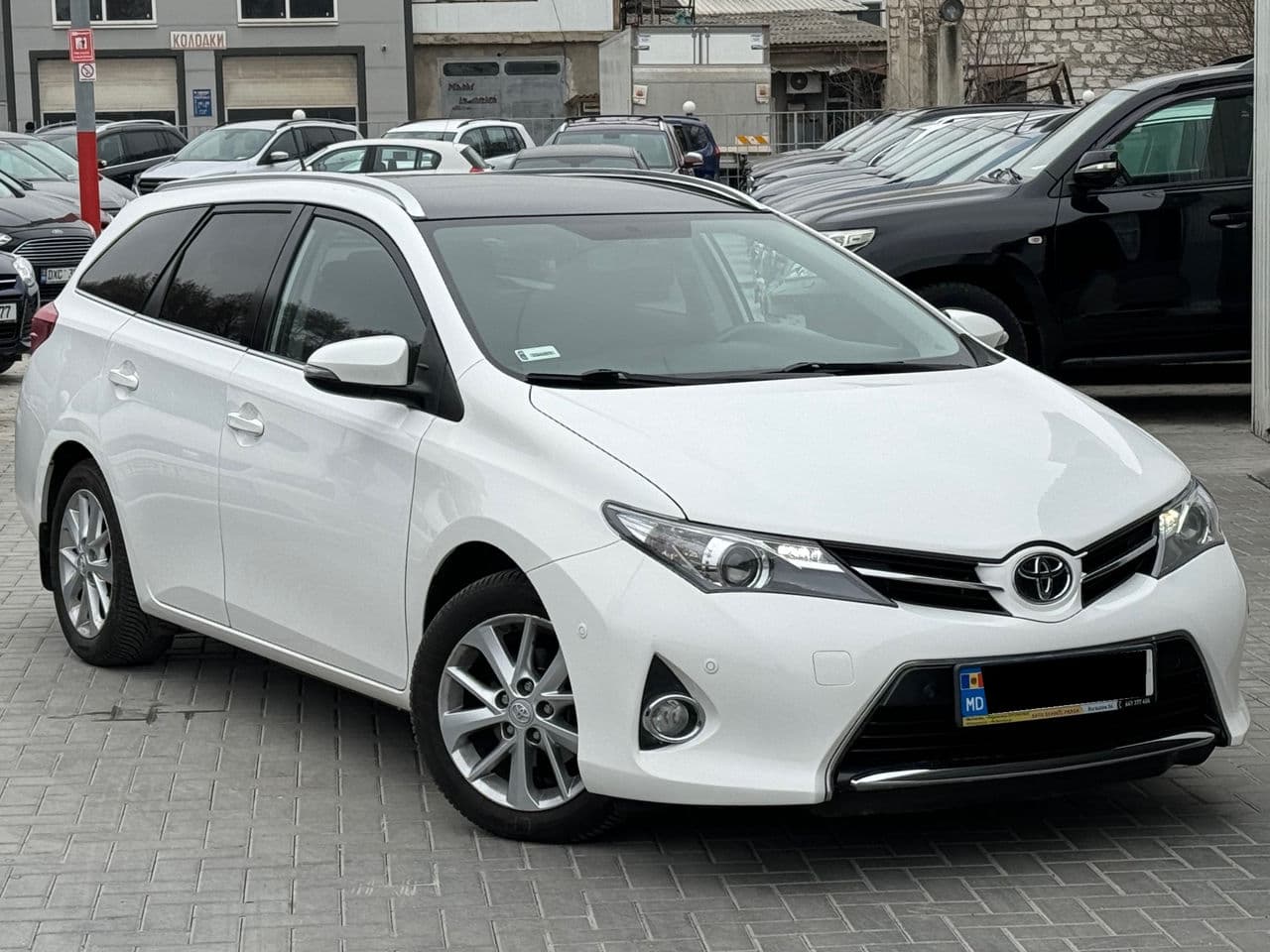 2013 Toyota Auris — Miniatură 4
