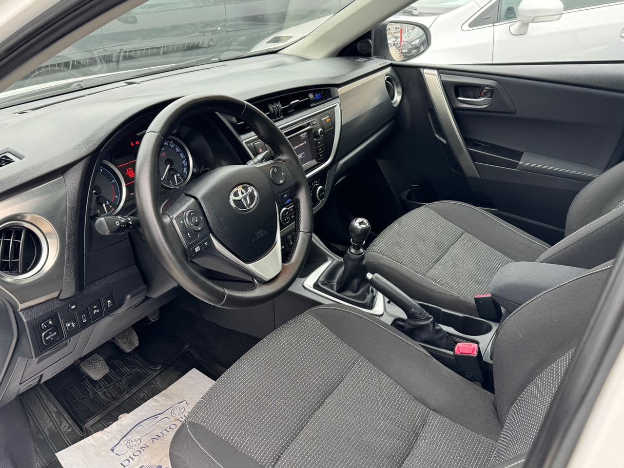 2013 Toyota Auris — Miniatură 6