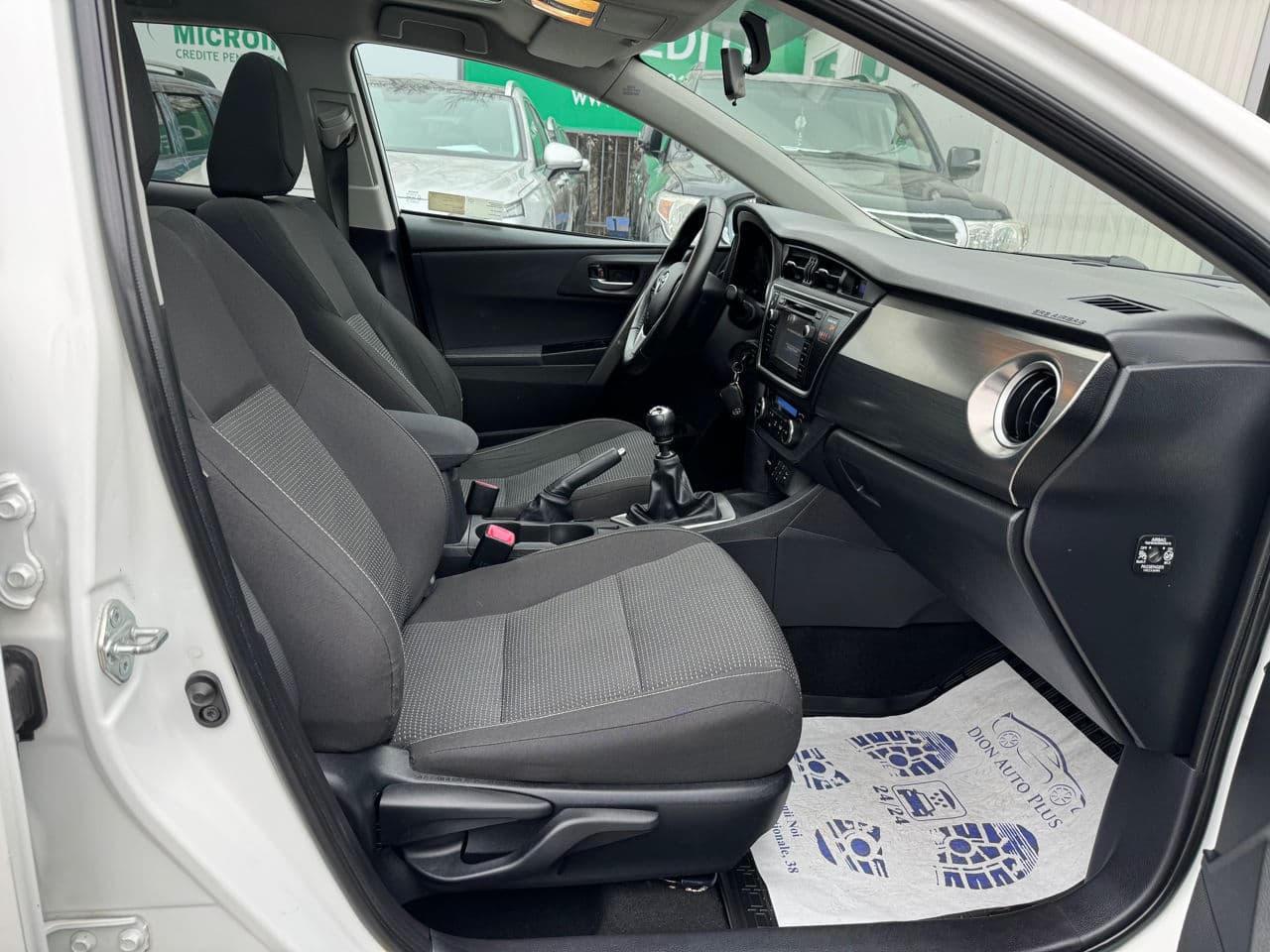 2013 Toyota Auris — Miniatură 5