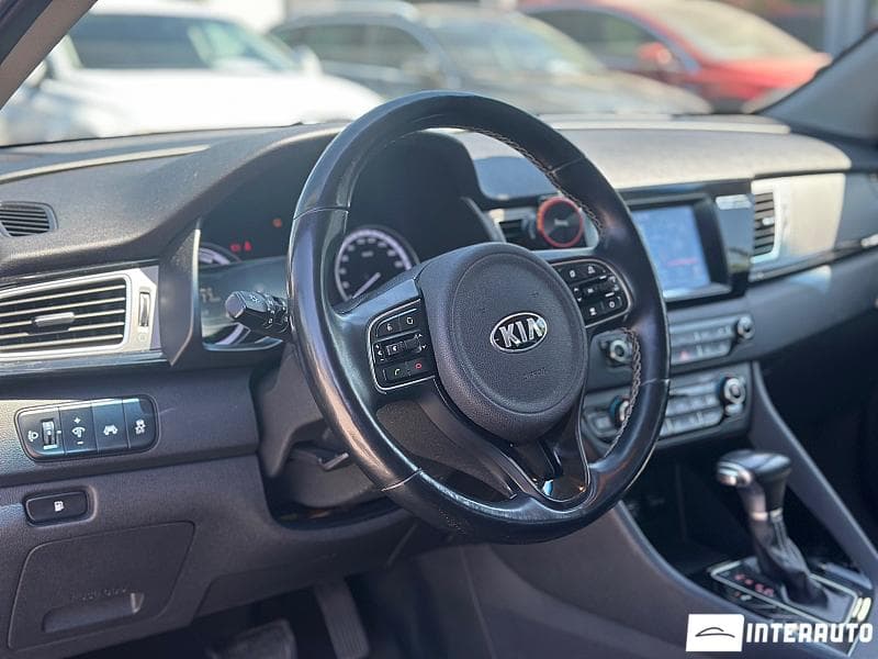 2016 Kia Niro — Miniatură 8