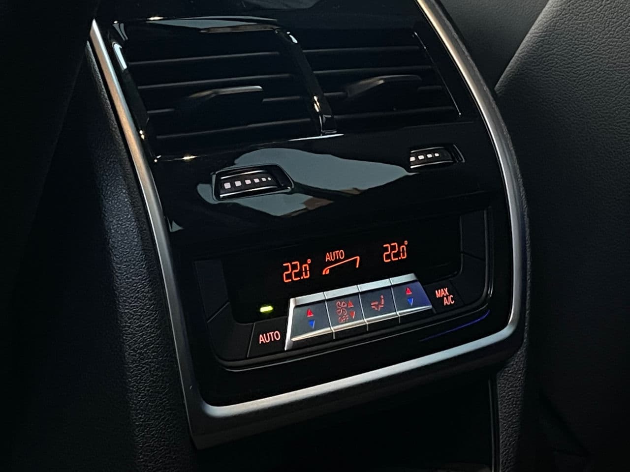 2023 BMW X7 4.0i — Miniatură 23