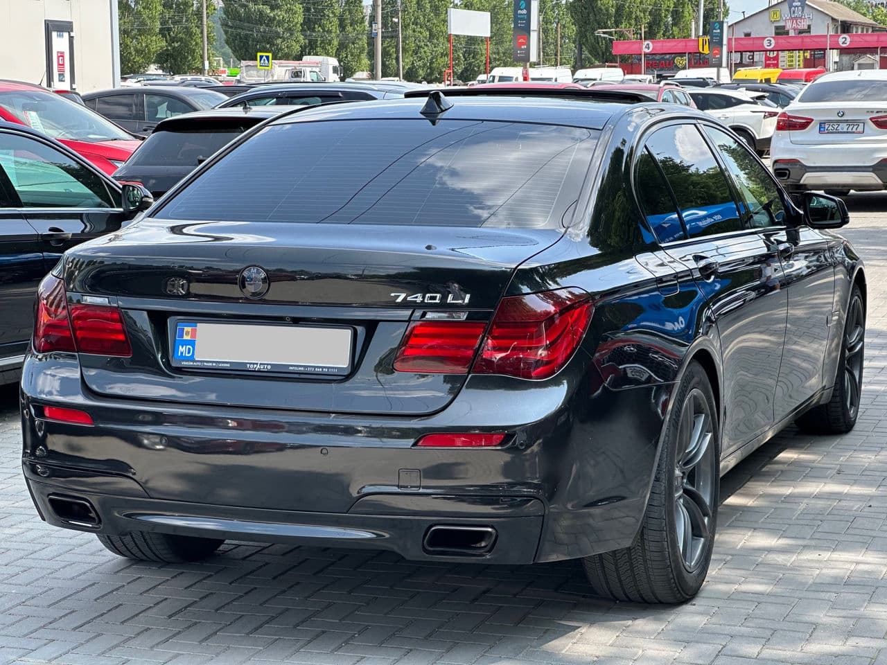 2011 BMW 740 — Miniatură 2