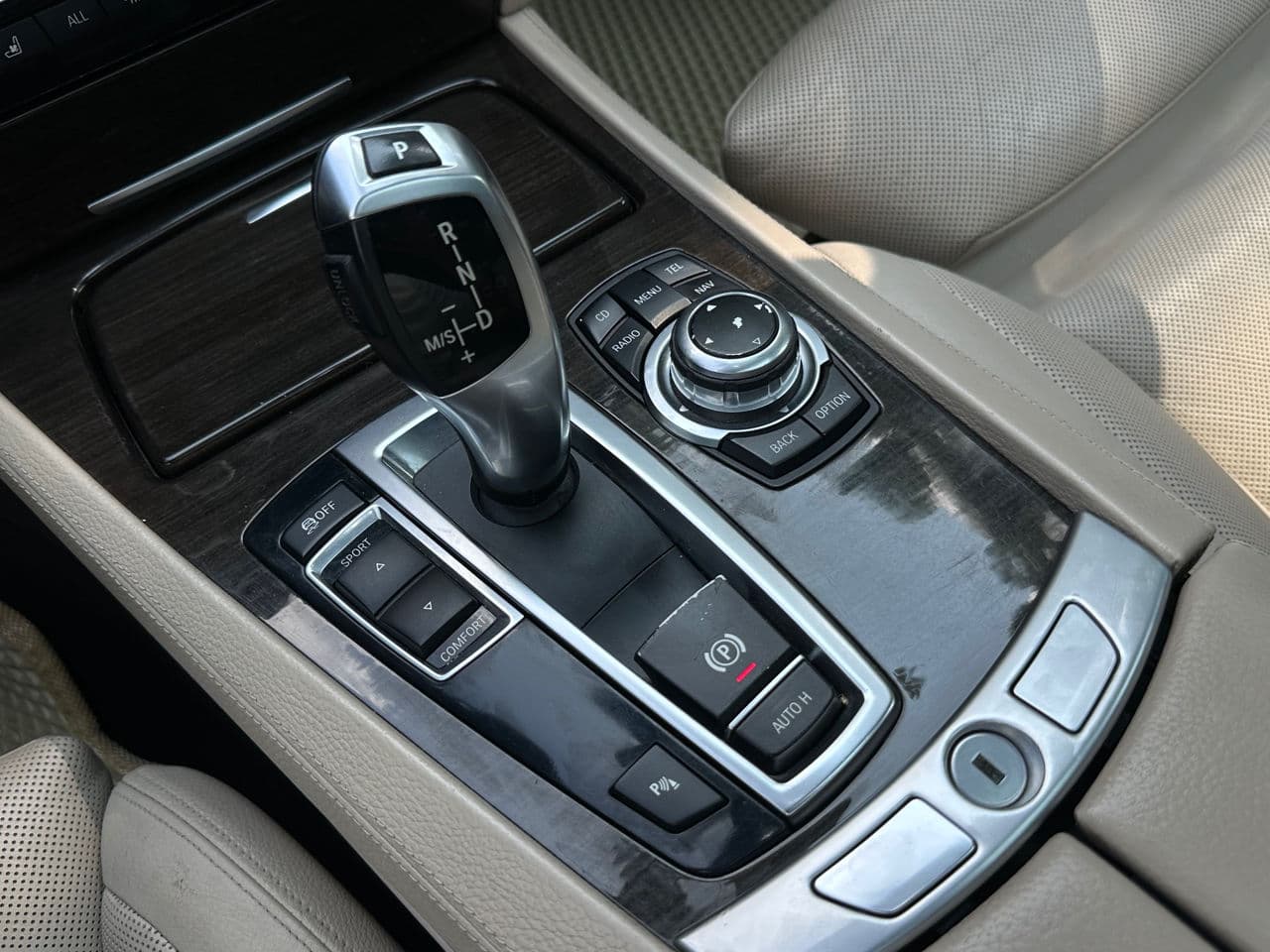 2011 BMW 740 — Miniatură 16