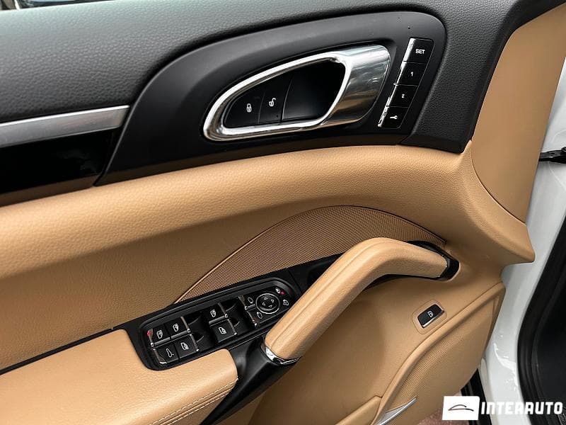 2015 Porsche Cayenne S Hybrid — Miniatură 7