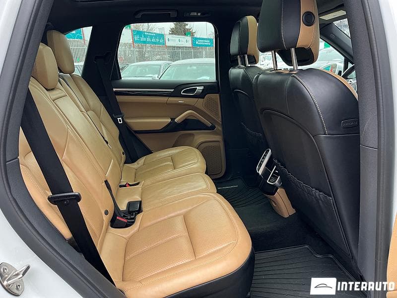 2015 Porsche Cayenne S Hybrid — Miniatură 17