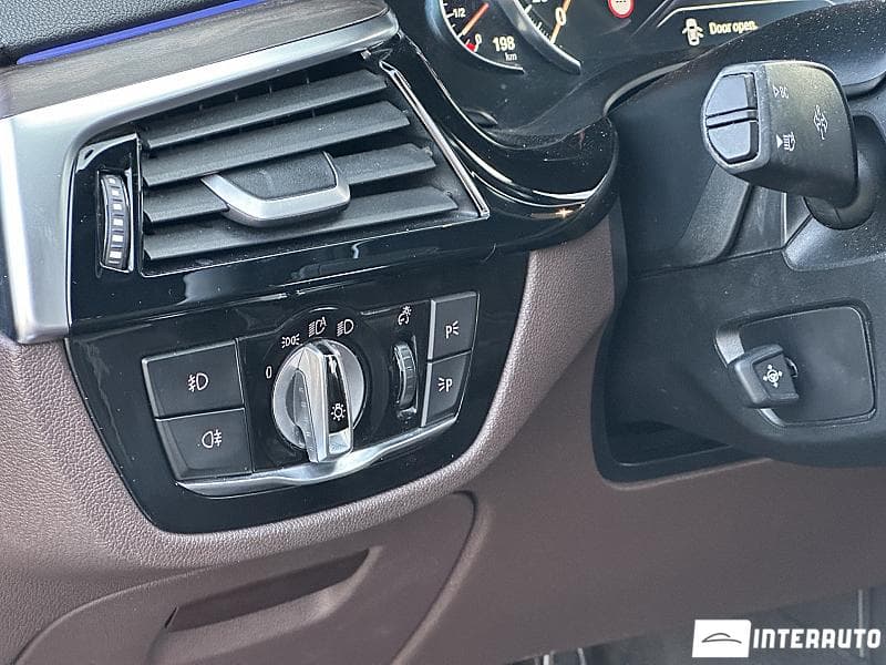 2018 BMW 520 — Miniatură 16
