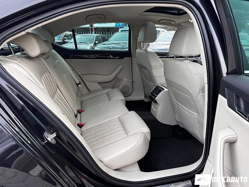 2017 Skoda Superb — Miniatură 17