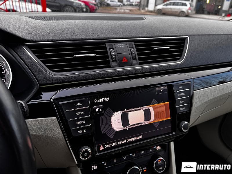 2017 Skoda Superb — Miniatură 9