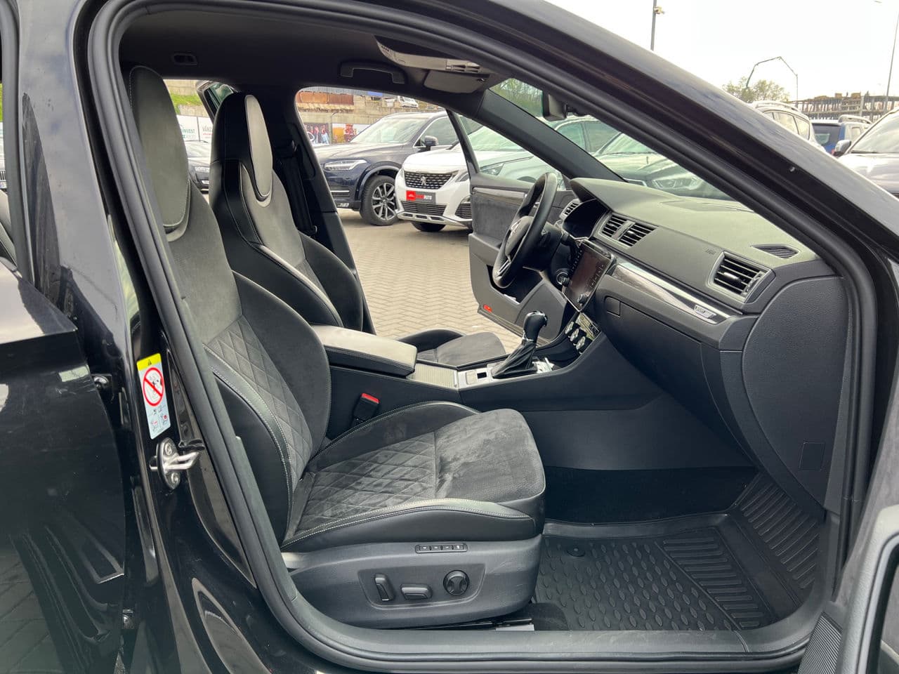 2019 Skoda Superb — Miniatură 15