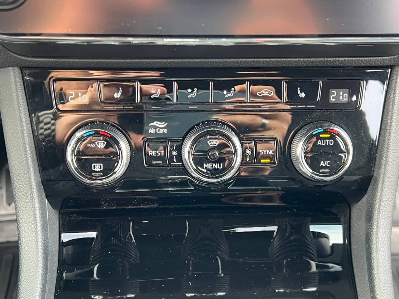 2019 Skoda Superb — Miniatură 11