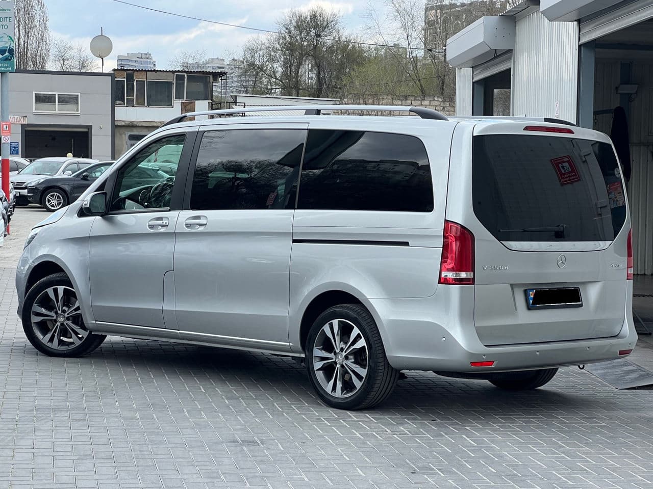 2017 Mercedes V 250 — Miniatură 3