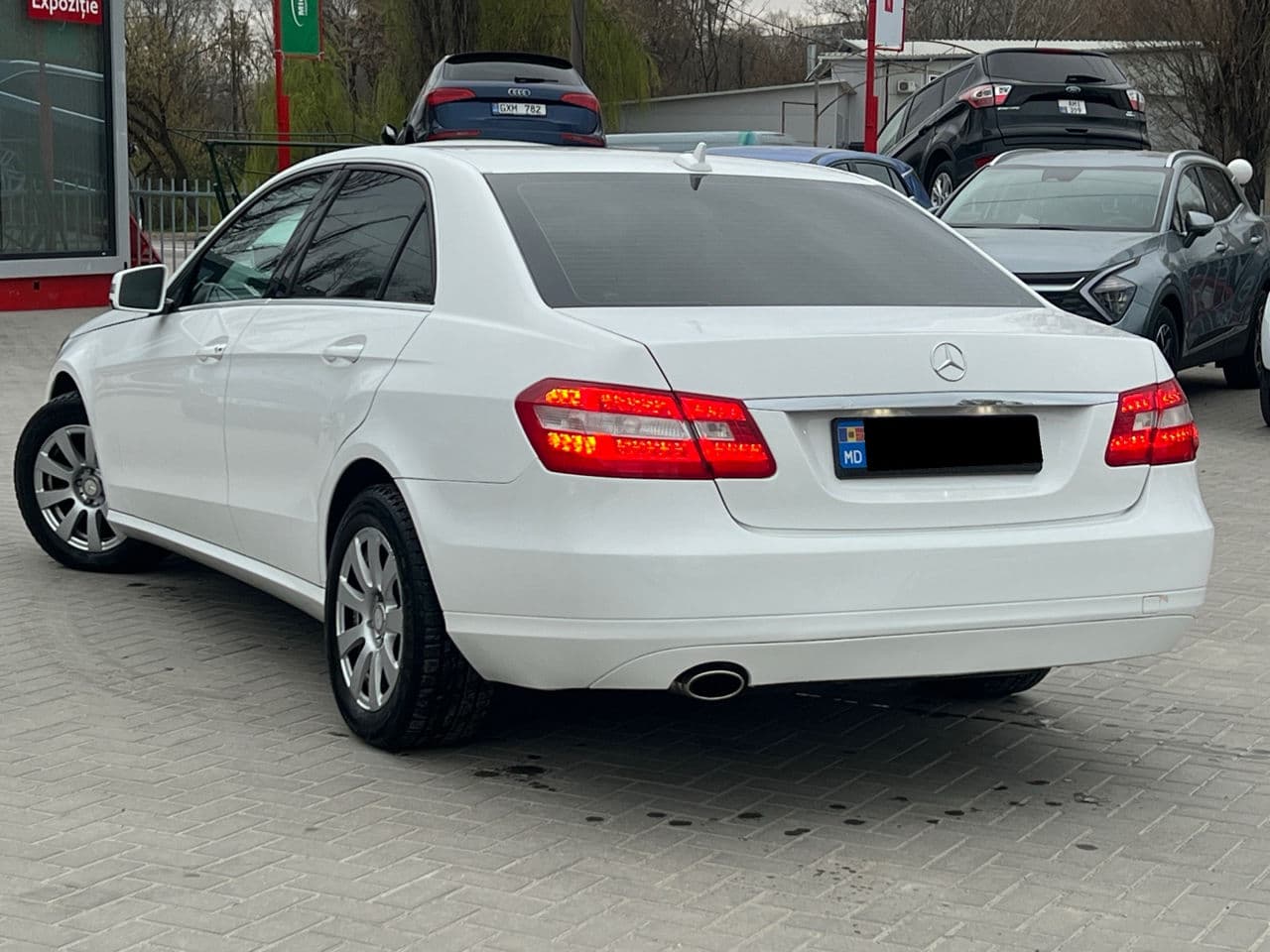 2012 Mercedes E 200 — Miniatură 2