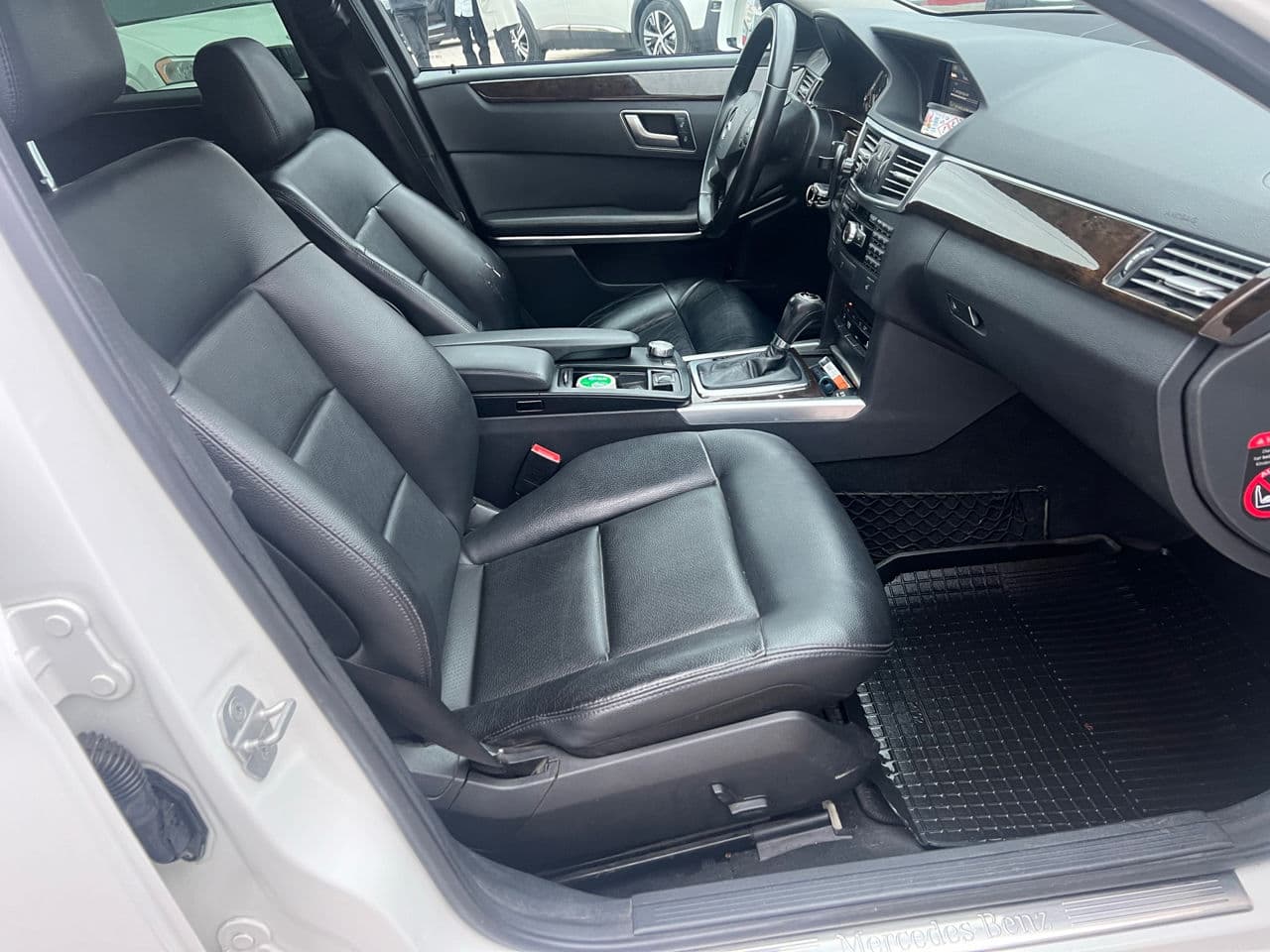 2012 Mercedes E 200 — Miniatură 13