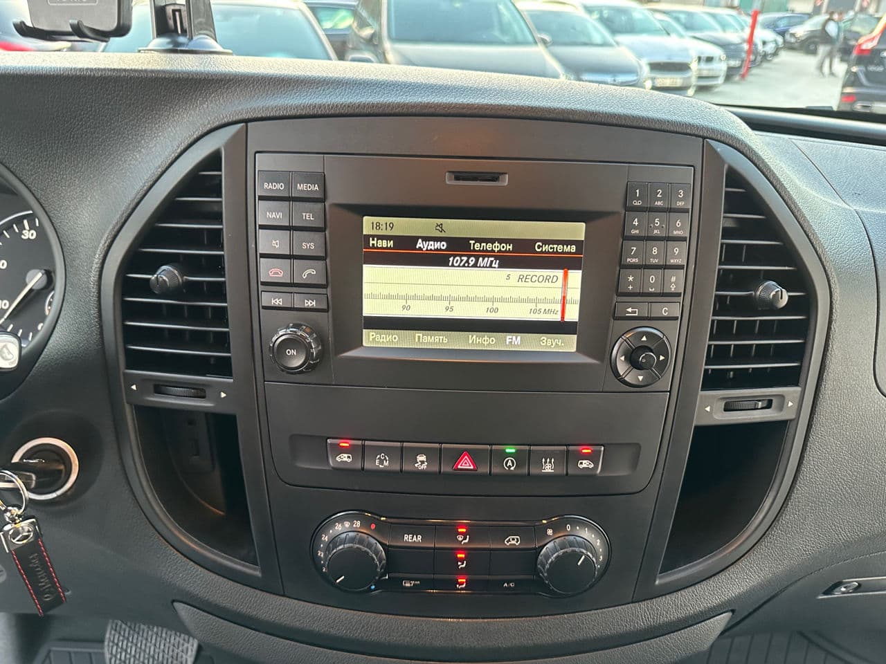 2017 Mercedes Vito — Miniatură 10