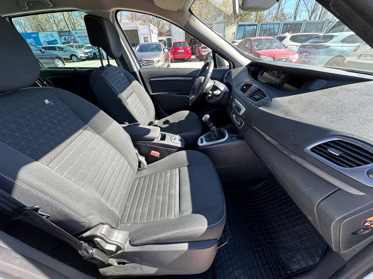 2015 Renault Scenic — Miniatură 18