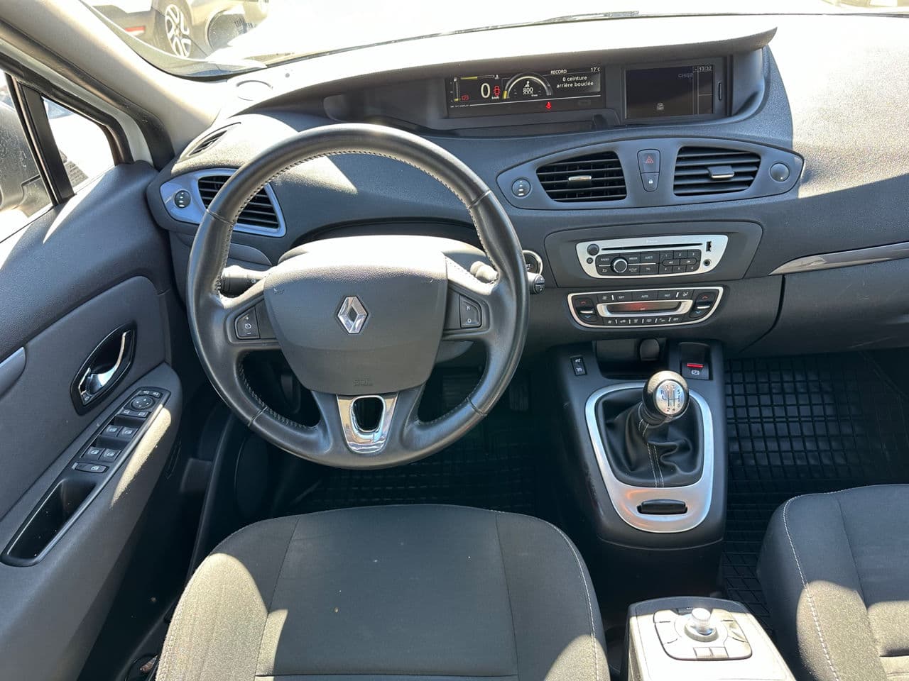 2015 Renault Scenic — Miniatură 10