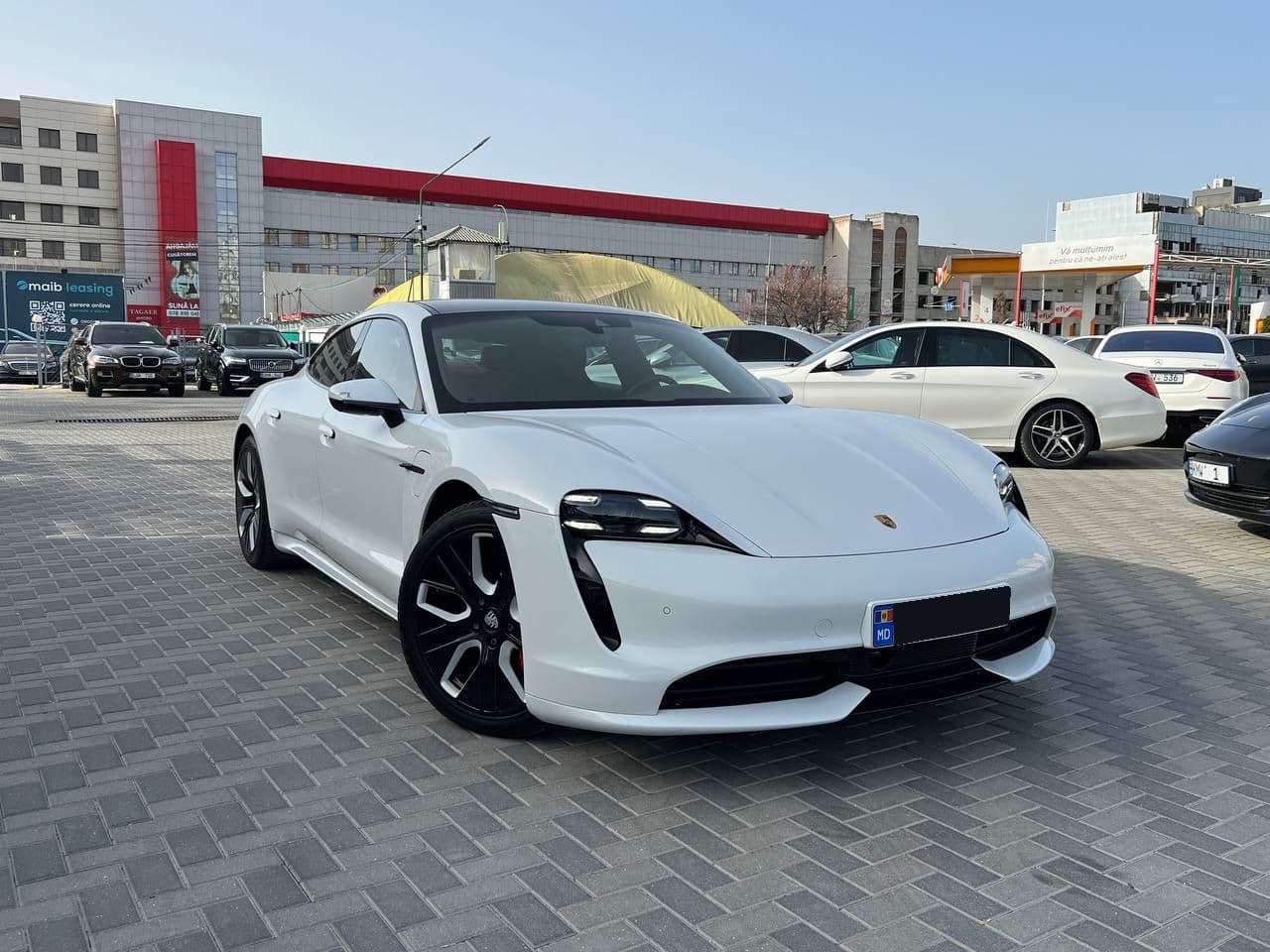 2021 Porsche Taycan 4S — Miniatură 3