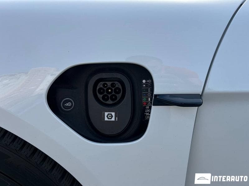 2021 Porsche Taycan 4S — Miniatură 5