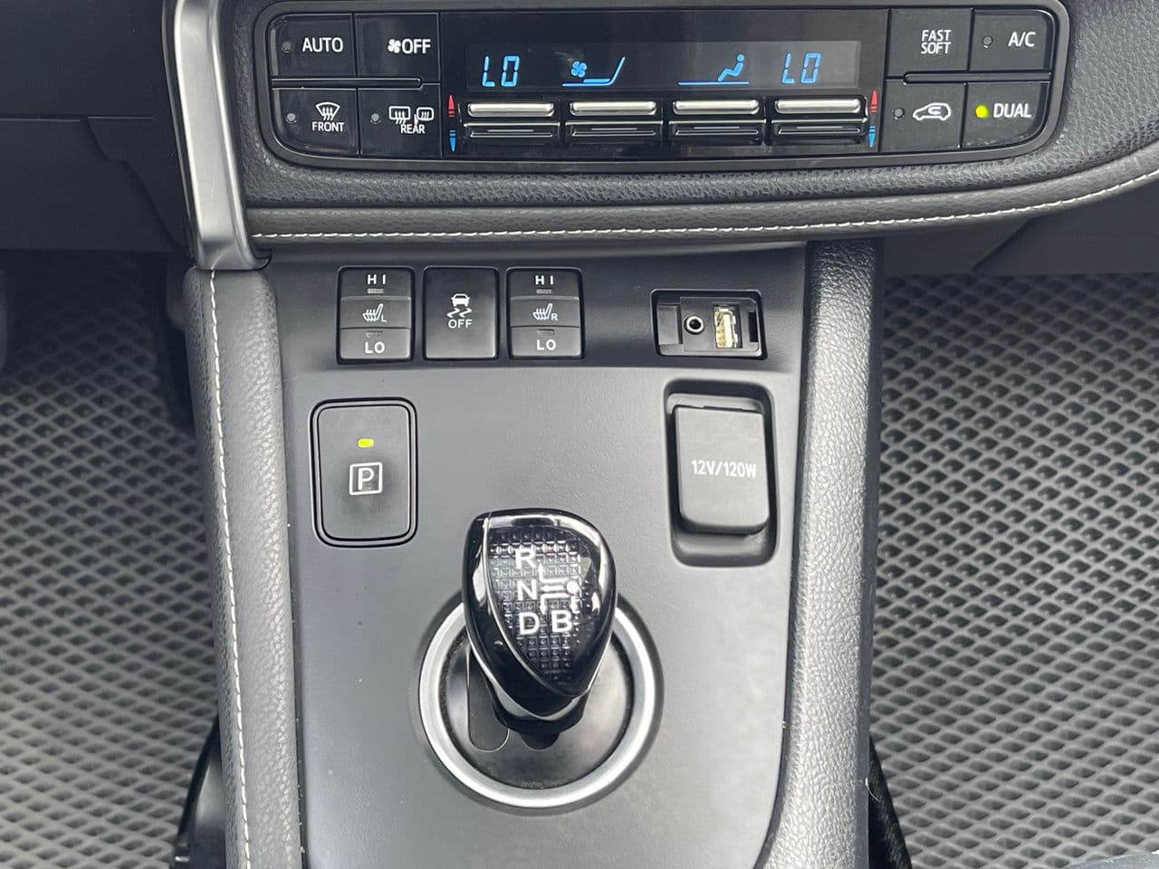 2015 Toyota Auris — Miniatură 12