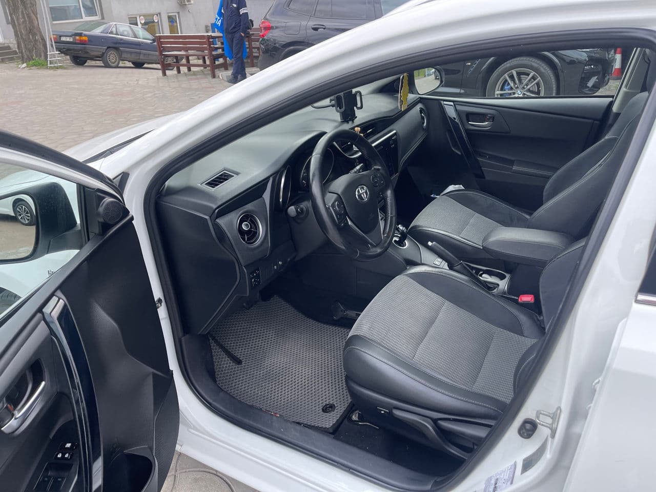2015 Toyota Auris — Miniatură 14