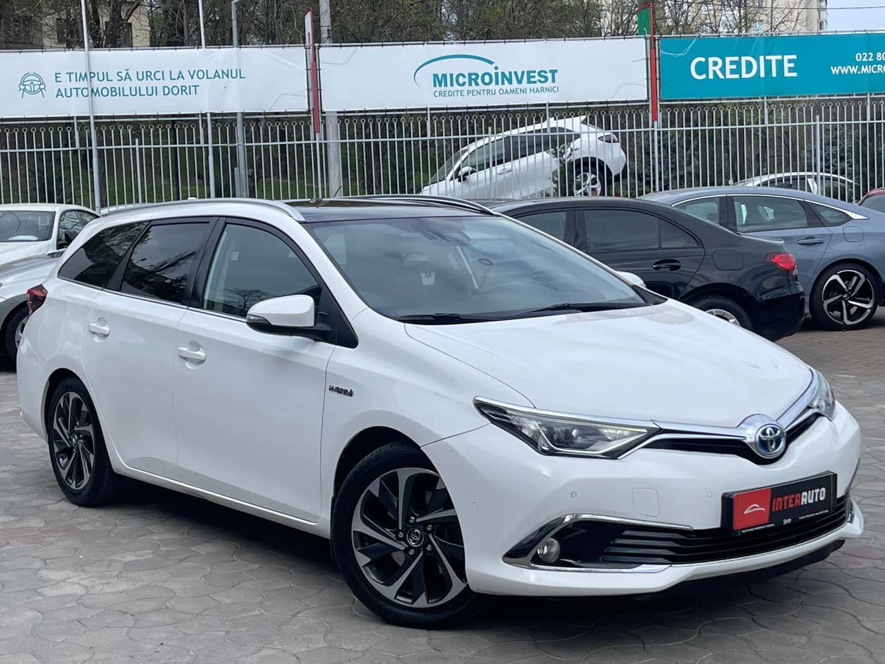 2015 Toyota Auris — Miniatură 4